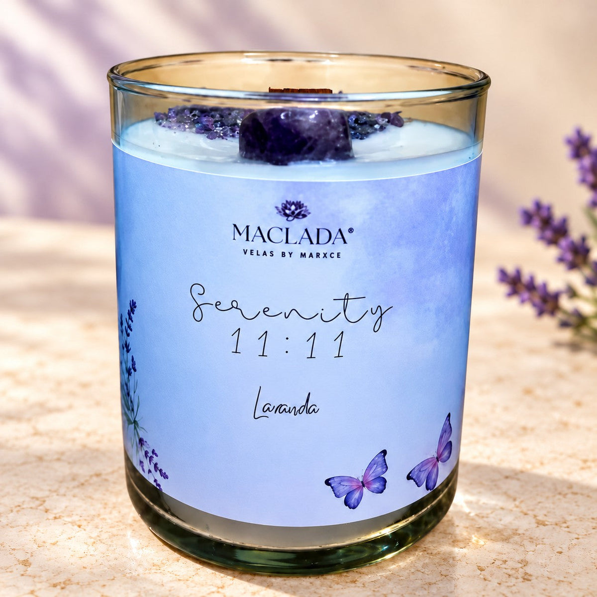 Vela de Lavanda 11:11 | Regalo Especial. Fotografía con fondo ambientado para MACLADA.